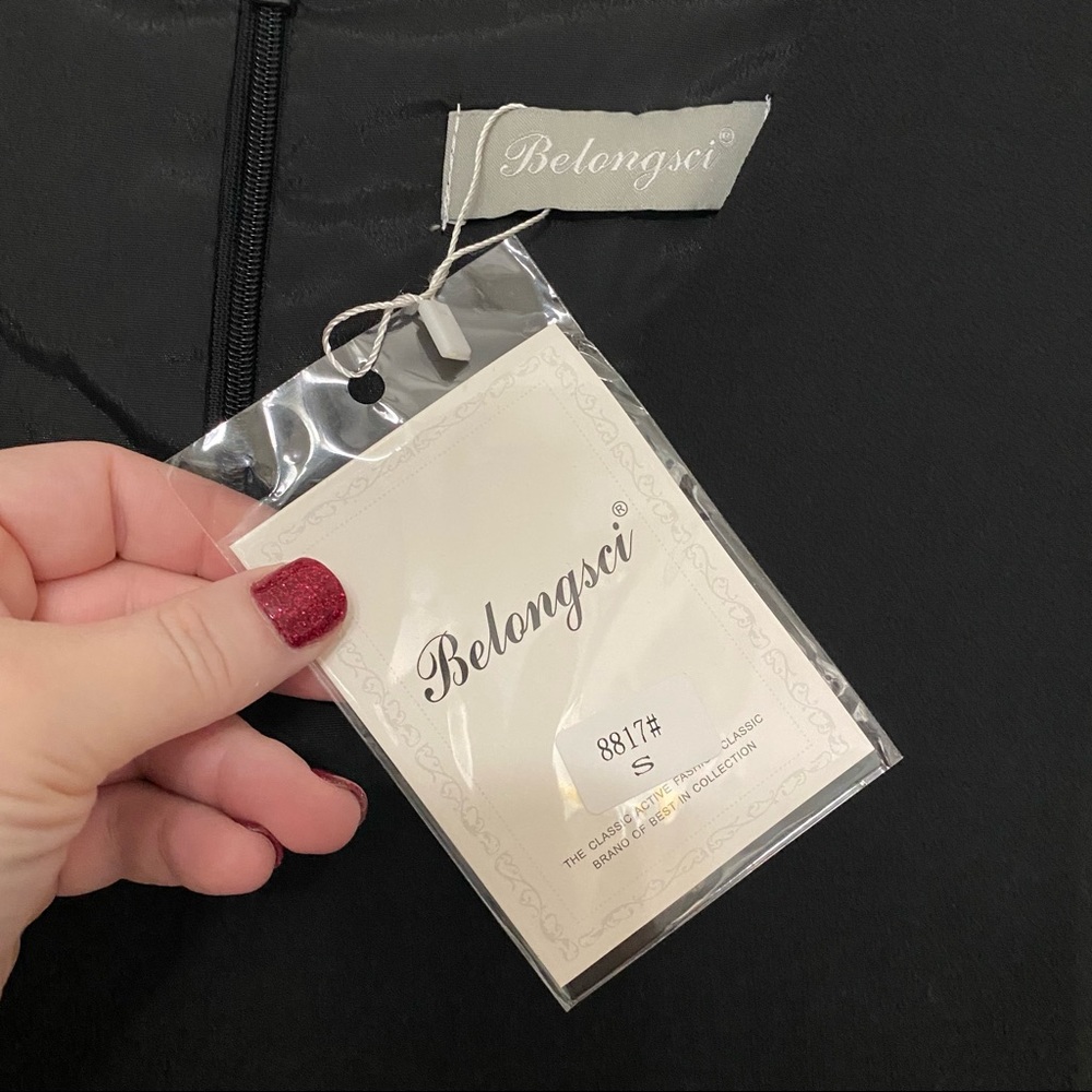 BELONGSCI • Black V-Neck Bell Sleeve Shift Mini Dress - Picture 5 of 8